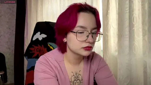 Snapshot of TheaMacrae chatting on November 2025 12:05:02 PM TheaMacrae online show from November 2025 12:05:02 PM