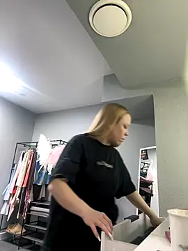 MilaHester online show from November 2025 06:35:01 AM