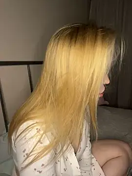 MilaHester online show from November 2025 04:31:02 PM