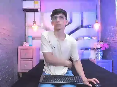 ElanGiraldo online show from April 2026 09:31:01 PM