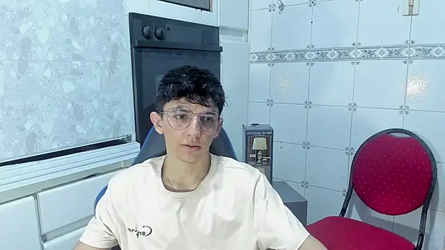 Snapshot of ElanGiraldo chatting on June 2026 10:51:02 PM ElanGiraldo online show from June 2026 10:51:02 PM