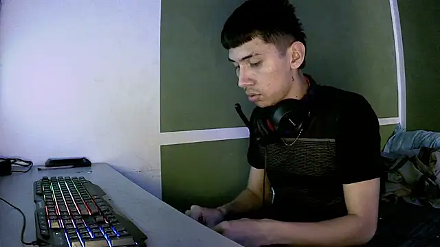 Snapshot of Kurt_williams1 chatting on June 2026 12:07:02 PM Kurt williams1 online show from June 2026 12:07:02 PM