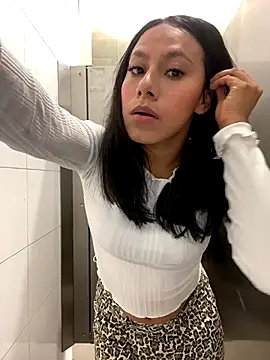 Katherinm online show from November 2025 07:13:02 PM