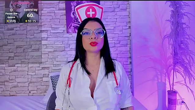 Snapshot of sofiaalarson chatting on February 2026 01:17:01 PM sofiaalarson online show from February 2026 01:17:01 PM