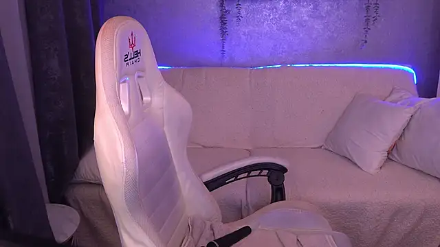 CarolinaaFoxyyy online show from November 2025 03:55:01 PM