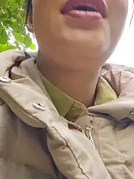 yelow-bee online show from November 2025 12:21:02 AM