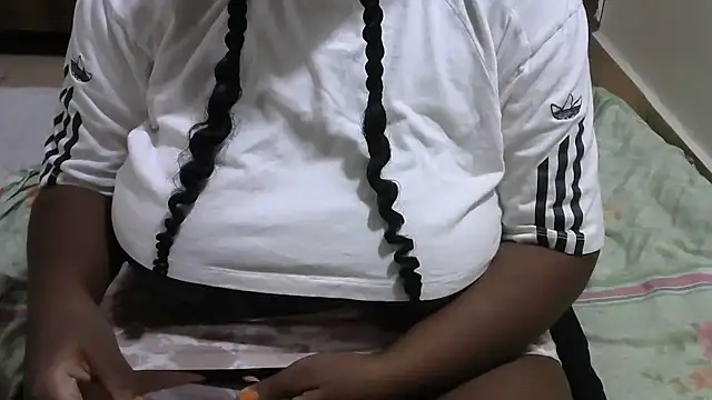 Snapshot of she-- chatting on November 2025 09:49:02 PM she-- online show from November 2025 09:49:02 PM