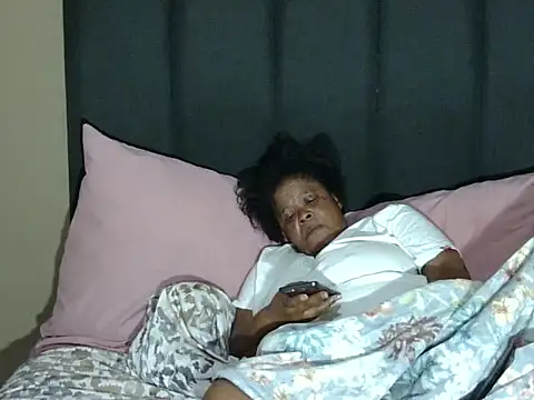 bigsexymama2 online show from December 2025 02:18:01 AM