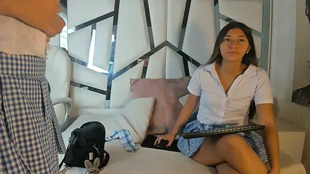 ScarlettAndKendra online show from November 2025 07:03:01 PM