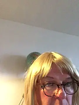 simone xdressing online show from December 2024 02:05:02 PM