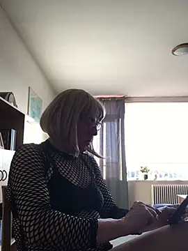 simone xdressing online show from January 2025 02:30:02 PM