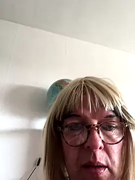 simone xdressing online show from September 2025 01:15:02 PM