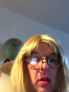 simone xdressing online show from December 2025 02:22:02 PM