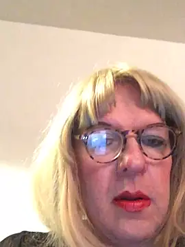 Snapshot of simone_xdressing chatting on February 2026 12:31:01 AM simone xdressing online show from February 2026 12:31:01 AM