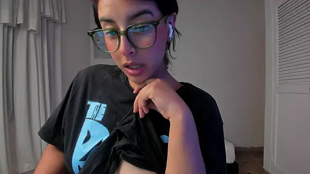 VictoriaAmelie online show from November 2025 06:25:02 AM