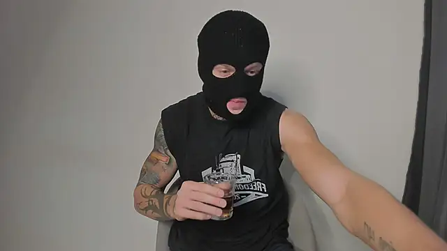 Huntall77 online show from November 2025 07:03:02 PM