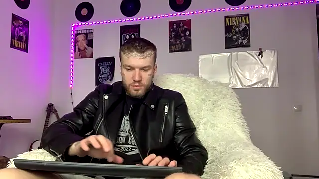 Huntall77 online show from March 2026 04:53:02 AM