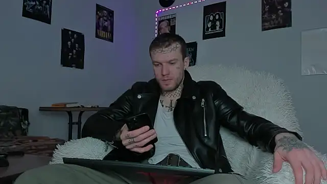 Huntall77 online show from March 2026 06:39:02 AM