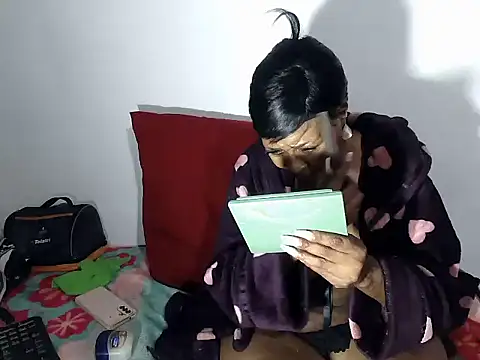 GucciladyXXXX online show from November 2025 08:30:01 PM