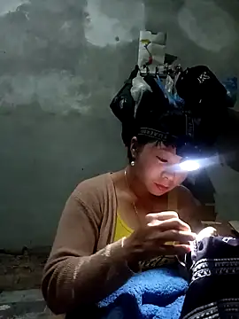 Snapshot of vangkt-cute chatting on December 2025 06:49:01 PM vangkt-cute online show from December 2025 06:49:01 PM