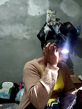 Snapshot of vangkt-cute chatting on December 2025 07:43:01 PM vangkt-cute online show from December 2025 07:43:01 PM