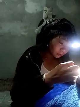 Snapshot of vangkt-cute chatting on December 2025 08:14:02 PM vangkt-cute online show from December 2025 08:14:02 PM