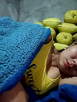 Snapshot of vangkt-cute chatting on December 2025 10:47:02 PM vangkt-cute online show from December 2025 10:47:02 PM