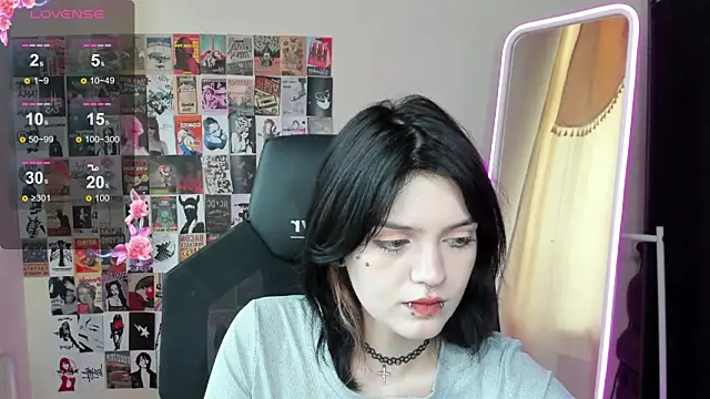 Snapshot of EmmaDarkk chatting on November 2025 07:29:01 AM EmmaDarkk online show from November 2025 07:29:01 AM