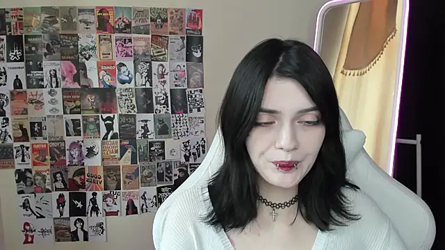 Snapshot of EmmaDarkk chatting on November 2025 07:38:02 AM EmmaDarkk online show from November 2025 07:38:02 AM