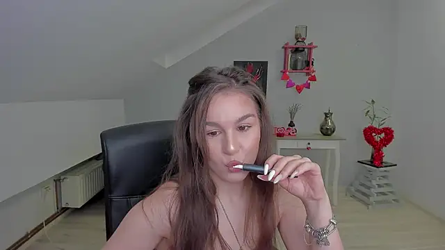 Snapshot of LouannaHart chatting on February 2026 04:52:01 AM LouannaHart online show from February 2026 04:52:01 AM