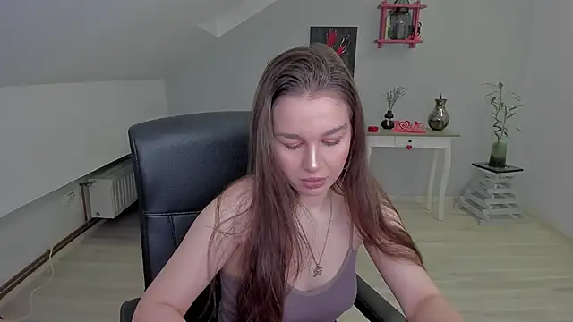 Snapshot of LouannaHart chatting on February 2026 04:44:01 AM LouannaHart online show from February 2026 04:44:01 AM