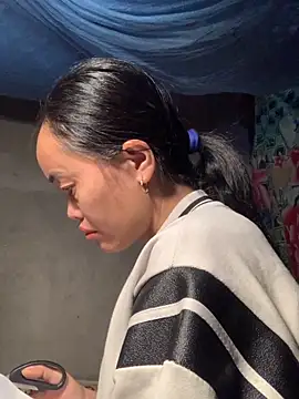 phuong cute online show from November 2025 02:22:01 AM