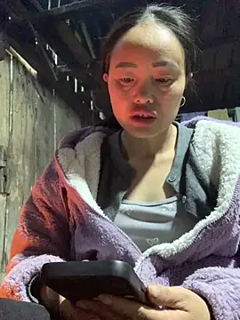 phuong cute online show from November 2025 01:04:02 AM