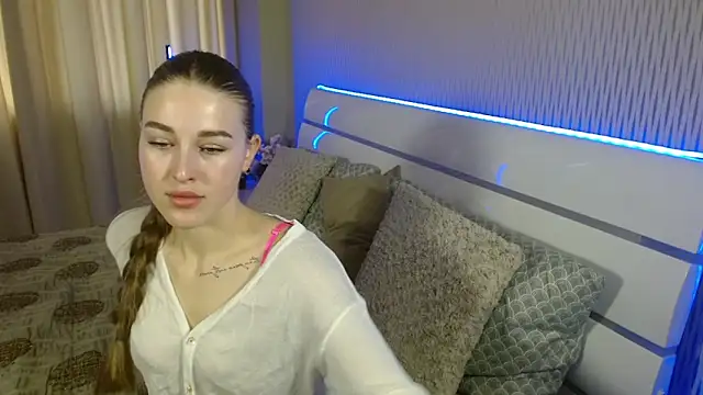 Snapshot of cutie_violet chatting on November 2025 07:42:02 AM cutie violet online show from November 2025 07:42:02 AM