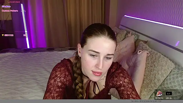 Snapshot of cutie_violet chatting on November 2025 10:52:02 AM cutie violet online show from November 2025 10:52:02 AM