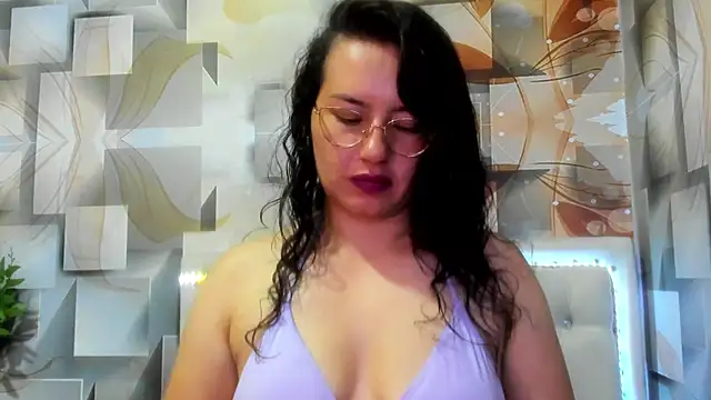 Snapshot of koral_purple chatting on November 2025 01:22:02 PM koral purple online show from November 2025 01:22:02 PM