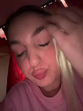 Marisaaasss online show from April 2026 01:41:01 PM