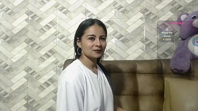 Agatha15  online show from November 2025 12:38:01 PM