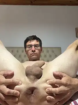 JuanchiSxL online show from November 2025 07:57:01 PM