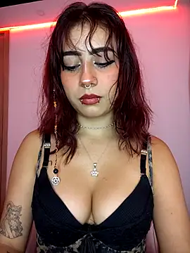 Snapshot of Sarah_Lark- chatting on March 2026 11:44:01 PM Sarah Lark- online show from March 2026 11:44:01 PM