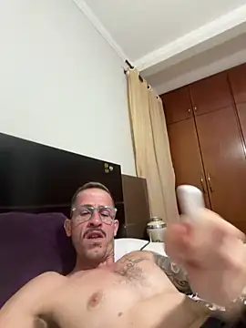 Lucasjandre online show from May 2026 12:18:01 AM