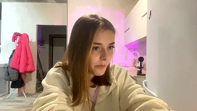 Snapshot of GeralynChiszar chatting on November 2025 08:20:01 PM GeralynChiszar online show from November 2025 08:20:01 PM