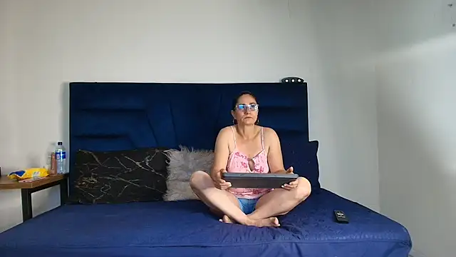 sharon stone5 online show from November 2025 12:27:02 PM