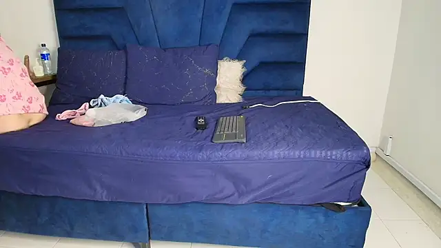 sharon stone5 online show from December 2025 12:32:01 PM