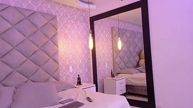 Ciara Lawrence online show from November 2025 08:03:01 PM