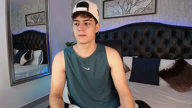 MaxxiCruzz online show from November 2025 06:24:02 PM