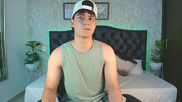 MaxxiCruzz online show from November 2025 03:50:01 AM