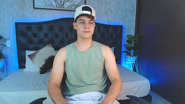 MaxxiCruzz online show from November 2025 03:50:01 AM