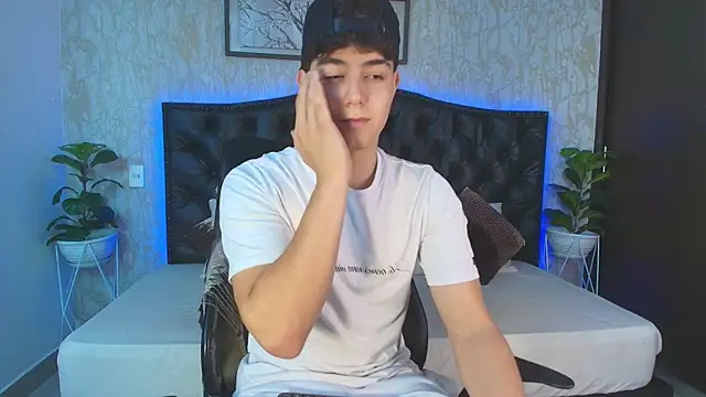 MaxxiCruzz online show from November 2025 12:58:01 AM