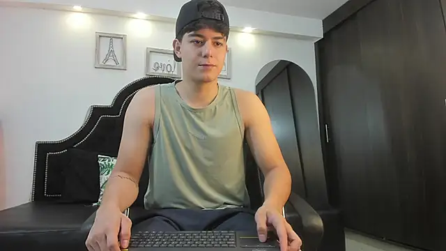 MaxxiCruzz online show from November 2025 06:34:01 PM